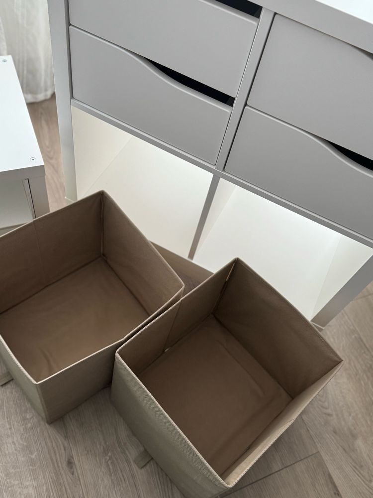 IKEA Regal Kallax biały 77x77cm z 4 szufladami i ramą nośną
