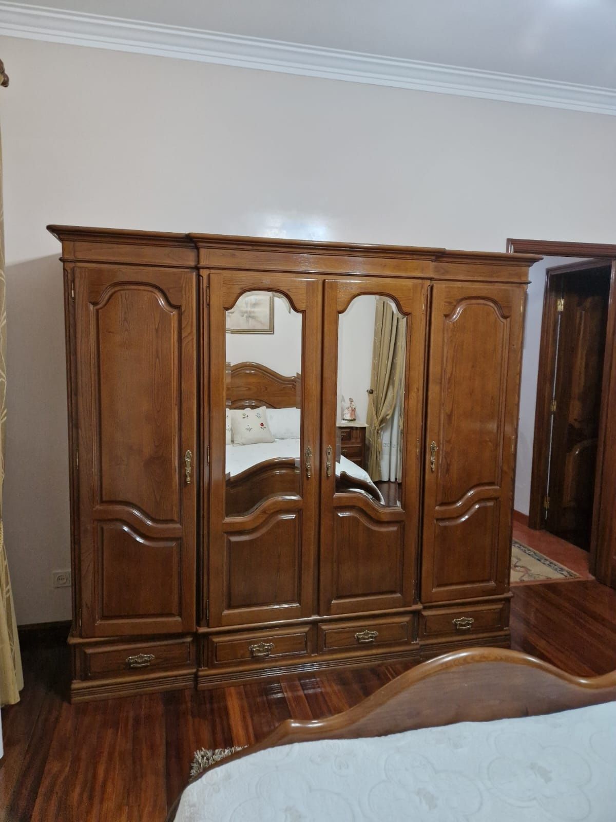 Quarto completo de madeira maciça