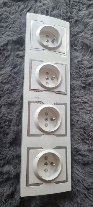 Gniazdo poczwórne Elektro-Plast