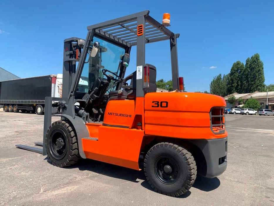 Навантажувач вилковий Mitsubishi на 15 великих нових колесах пневмо