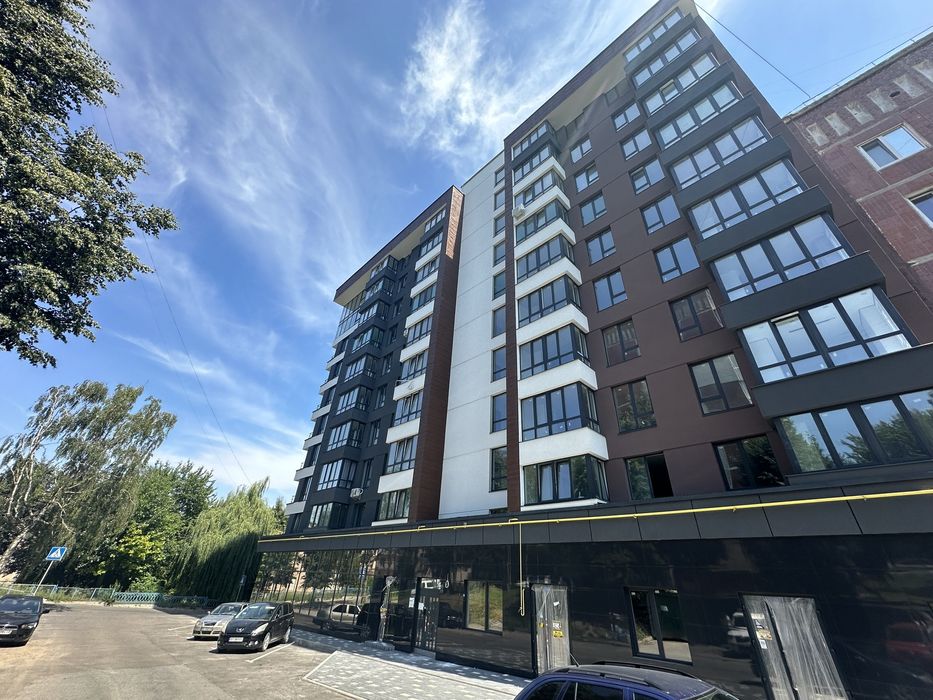 Продається трикімнатна квартира район Канада.