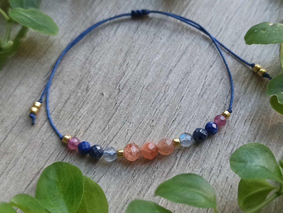 Bransoletka na szczęście, na sznurku, kamienie, amulet