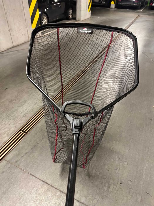 Podbierak Abu Garcia Beast 80×70 cm – stan idealny