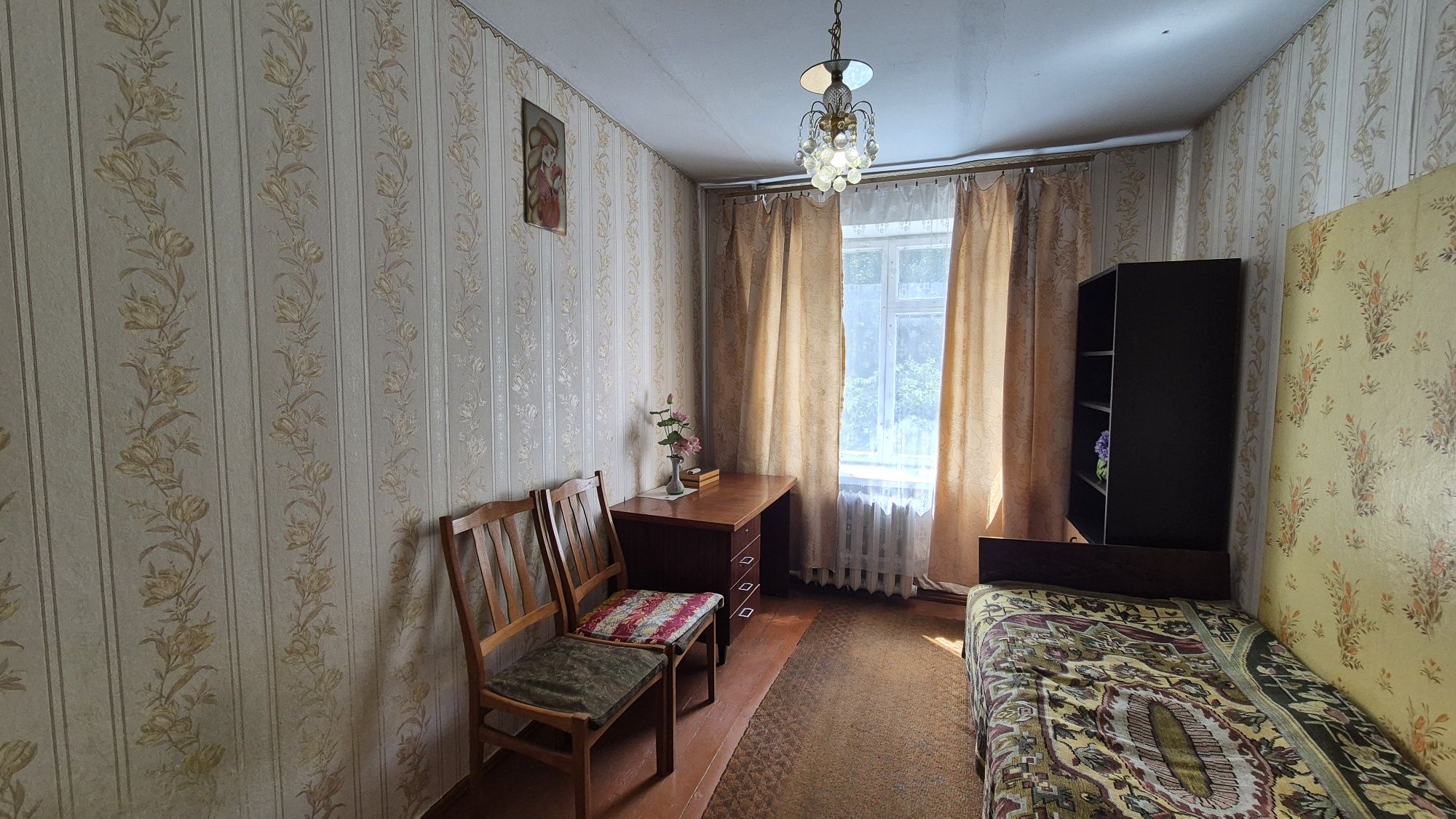 )( Продаж 3-К квартири в тихому районі міста