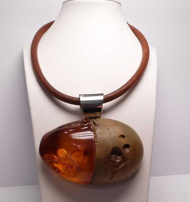 Autorski naszyjnik srebro bursztyn drewno gruby rzemień.