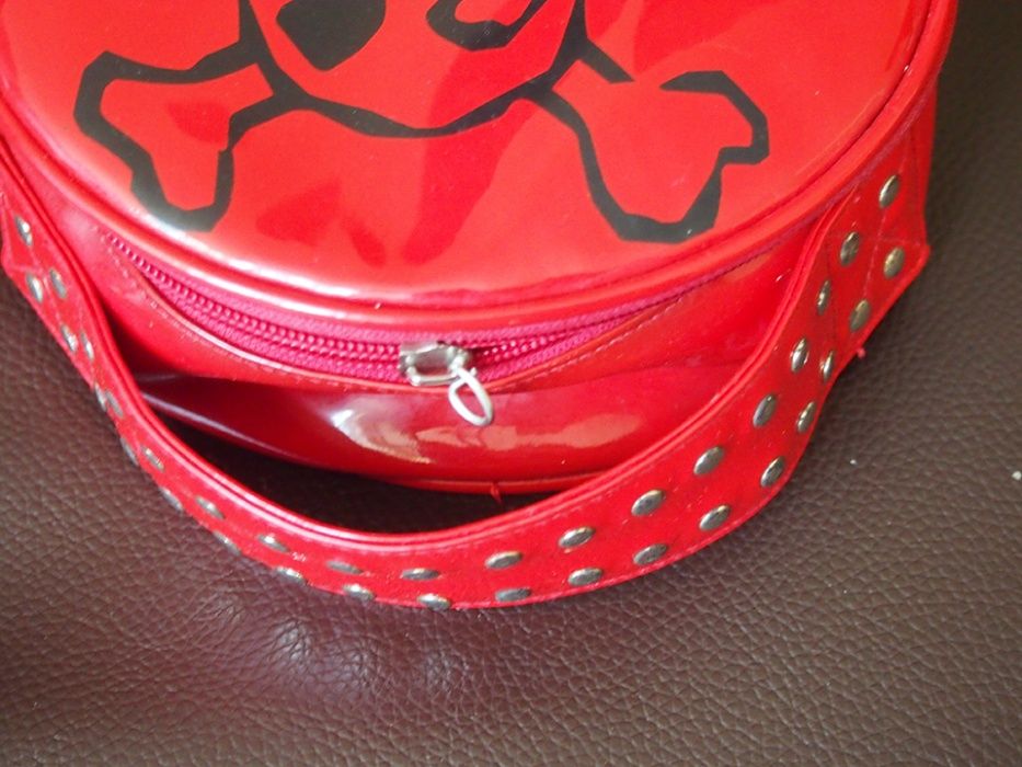 Necessaire Redondo Oysho Caveira vermelho