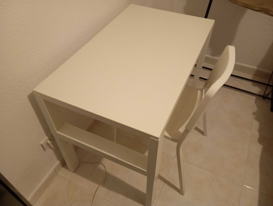 Secretaria e cadeira