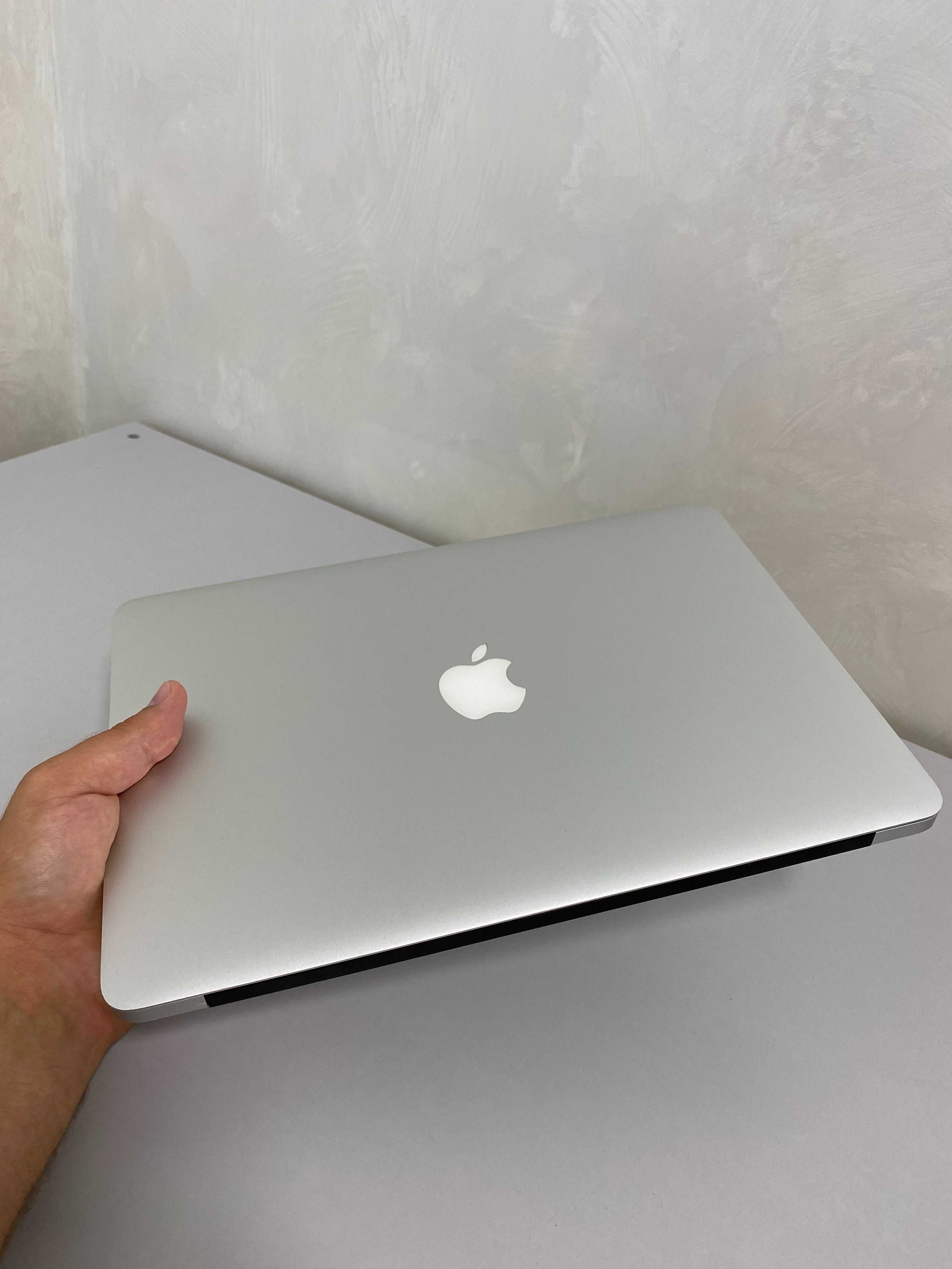 Apple MacBook Air 13 A1466, 2015 рік, i5, 256 ssd, 4 ram