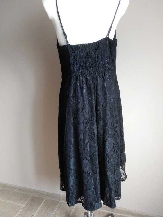 Asymetryczna koronkowa sukienka 44