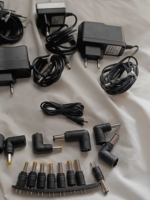 15 Carregadores elétricos e adaptadores