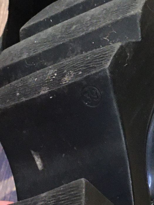 Лакові жіночі черевики, на підборах C’M Paris