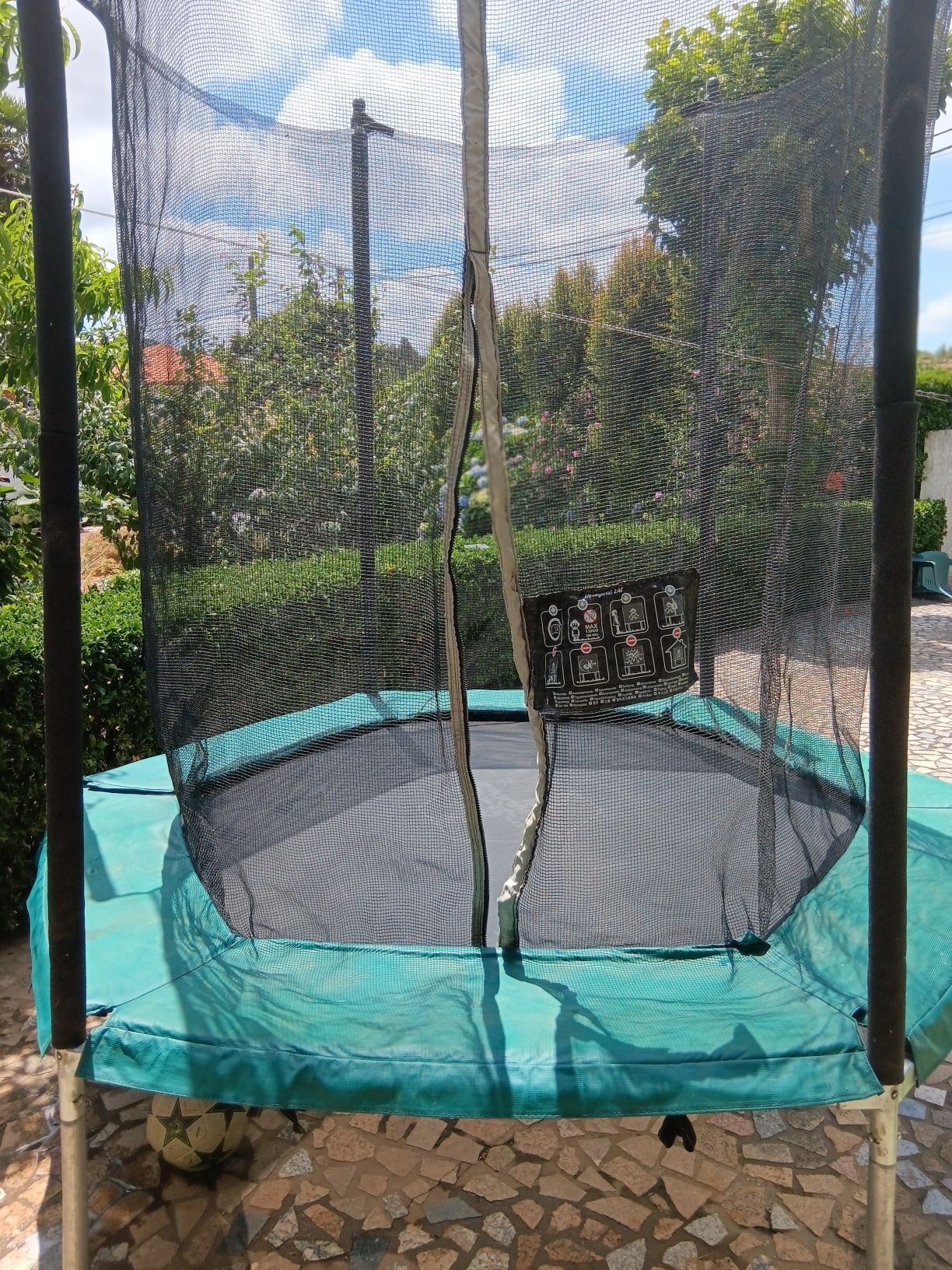 Vendo trampolim hexagonal 240