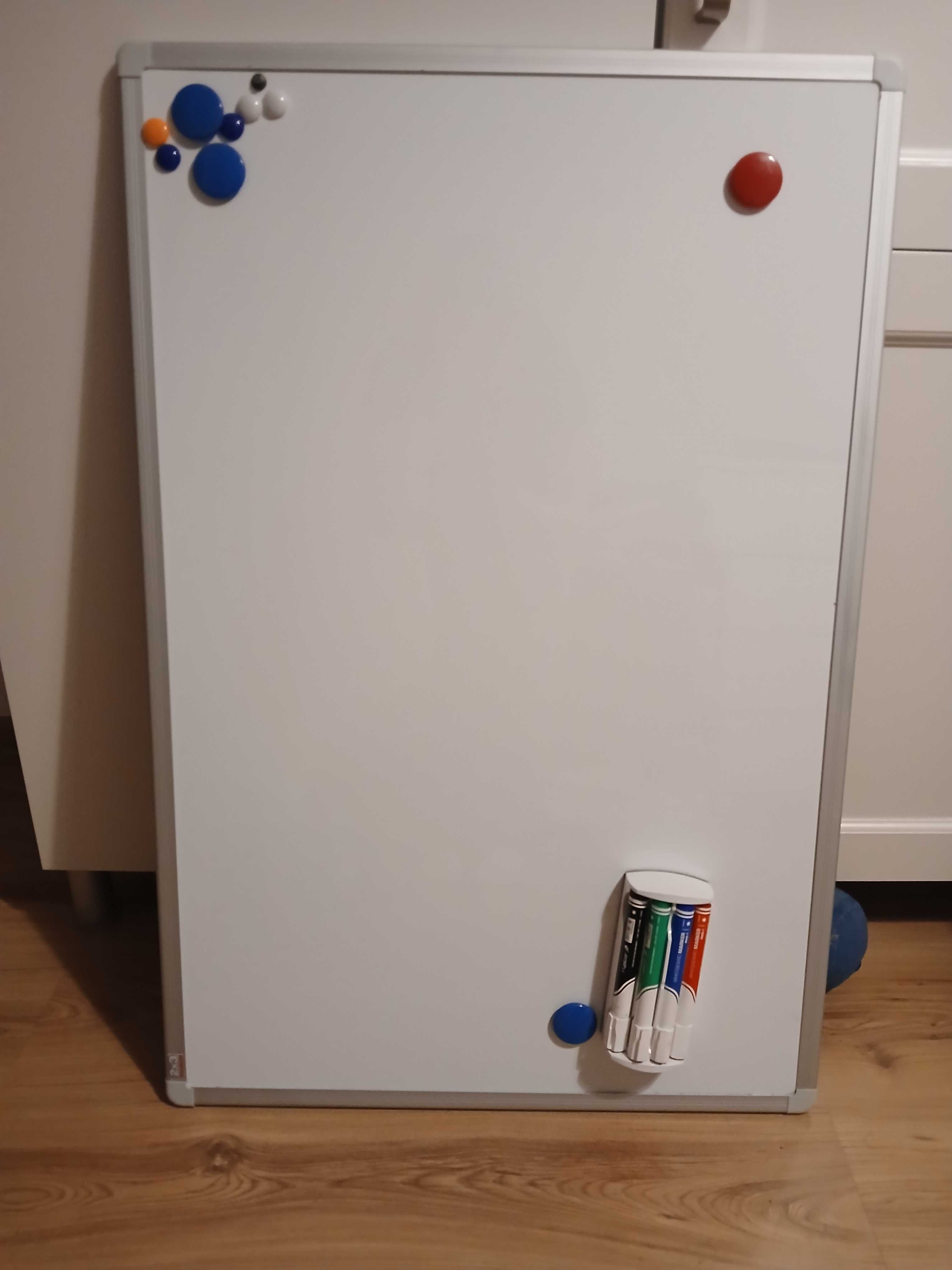 Biała tablica magnetyczna