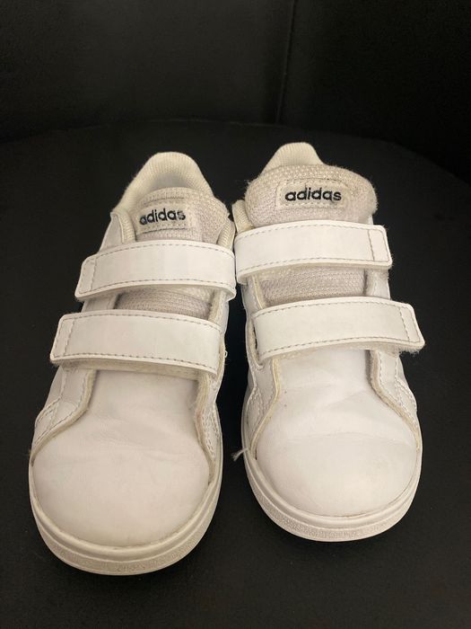 Ténis adidas em ótimo estado criança