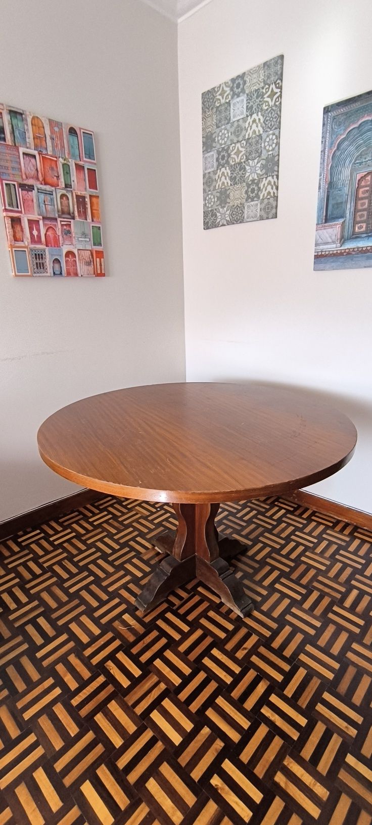 Mesa de jantar redonda