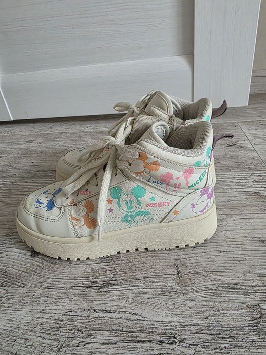 Хайтопи  Zara для дівчинки.