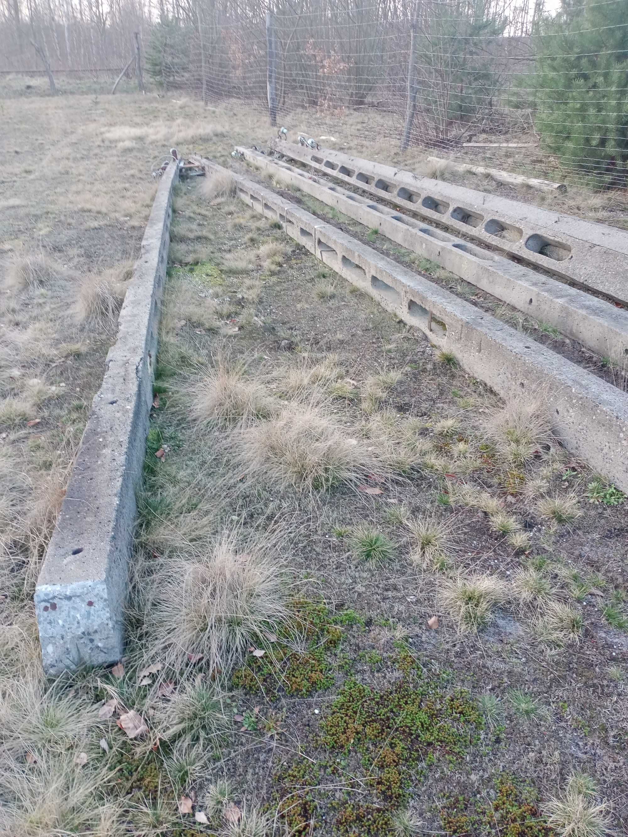 Betonowe słupy elektryczne