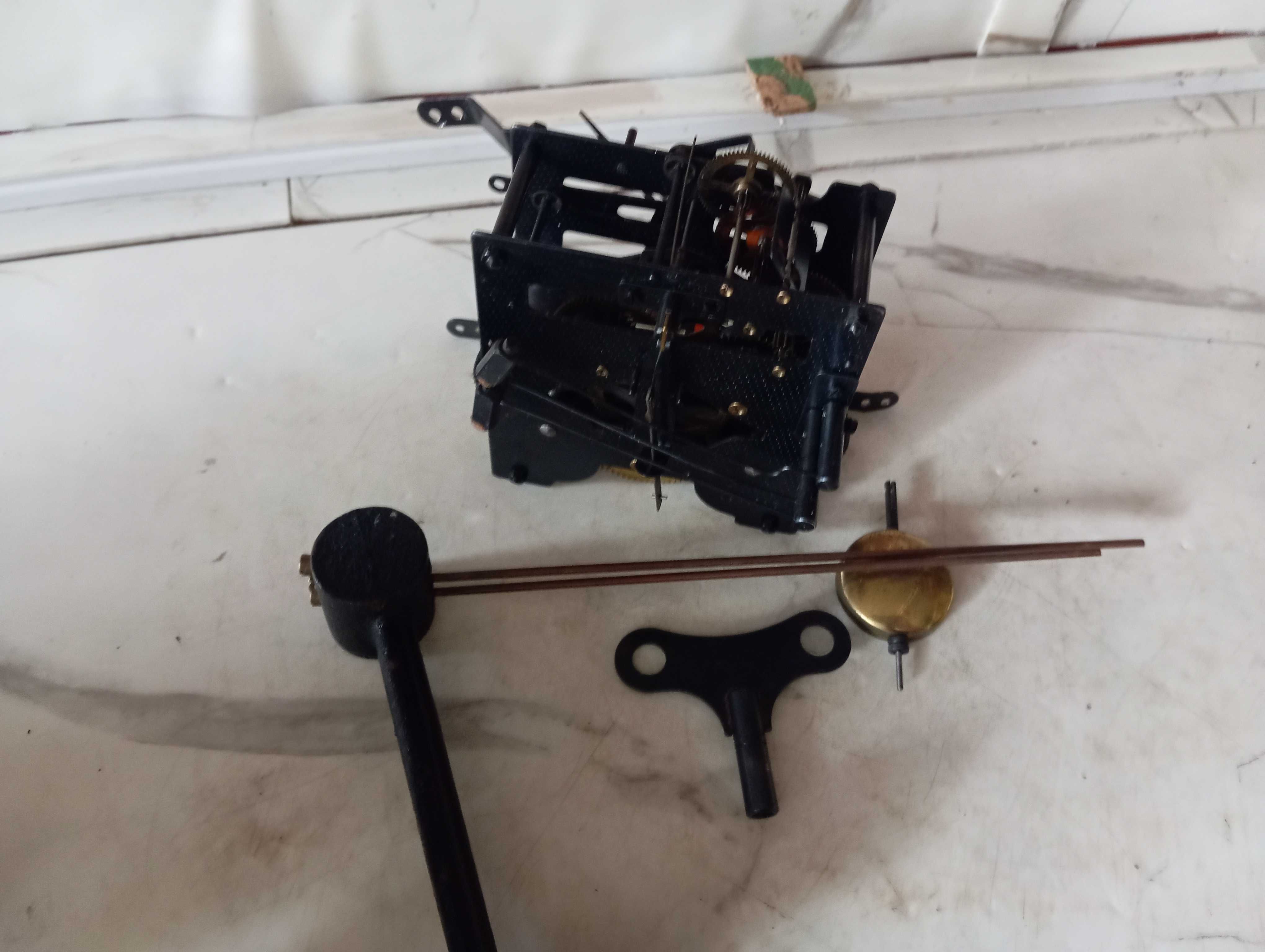porządki domowe mechanizm do zegara