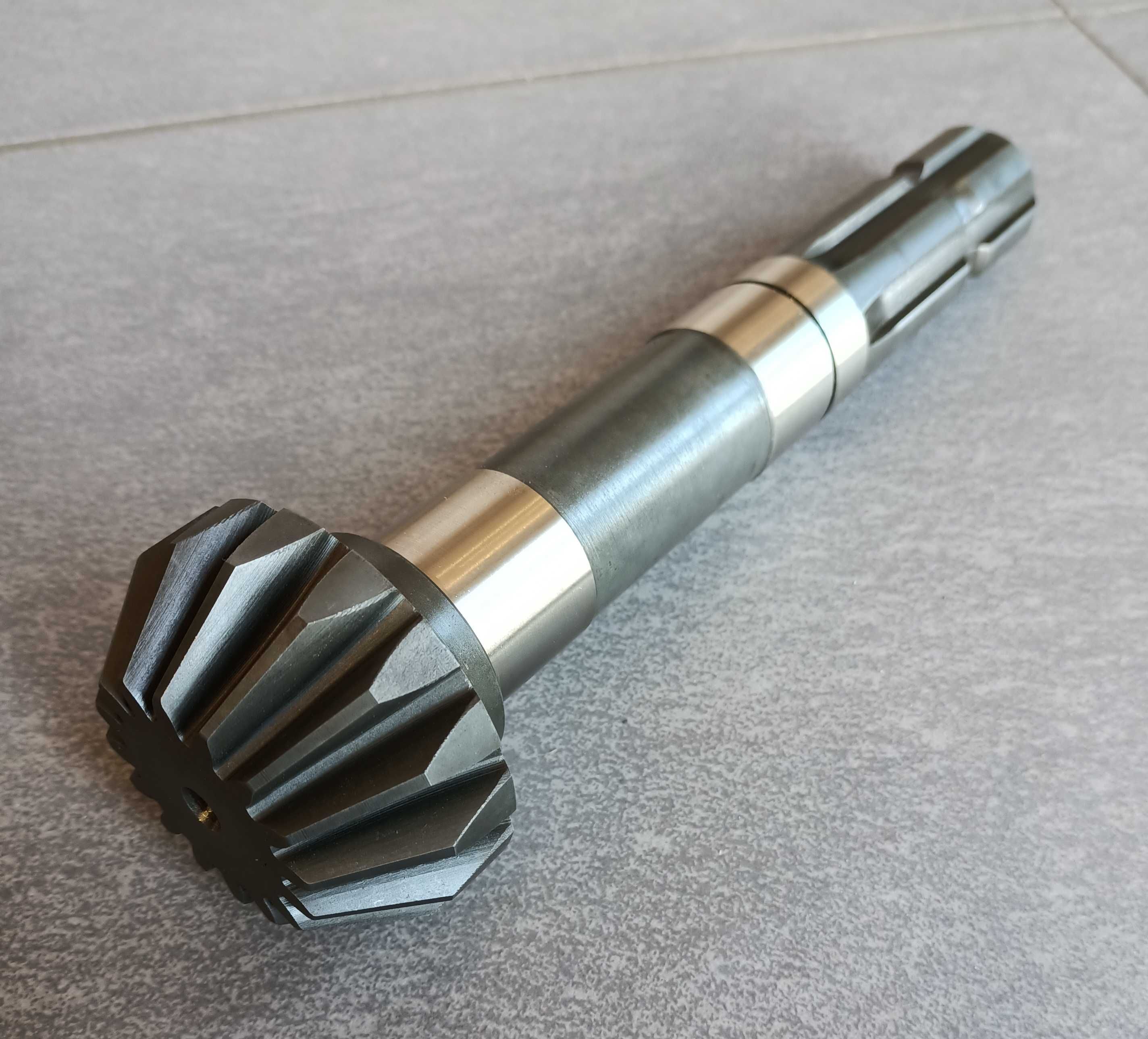 Wałek atakujący Z16 zgrabiarki KRONE KW 7.70, KW 8.80
