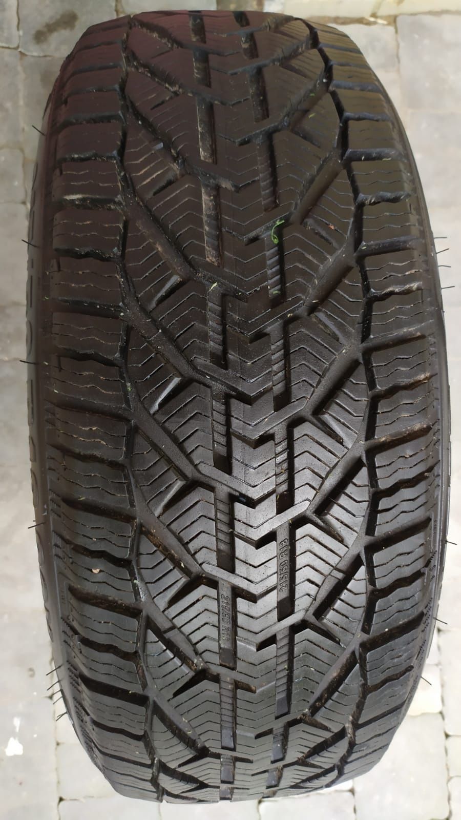 Шини Зима 215/50 R18 торг