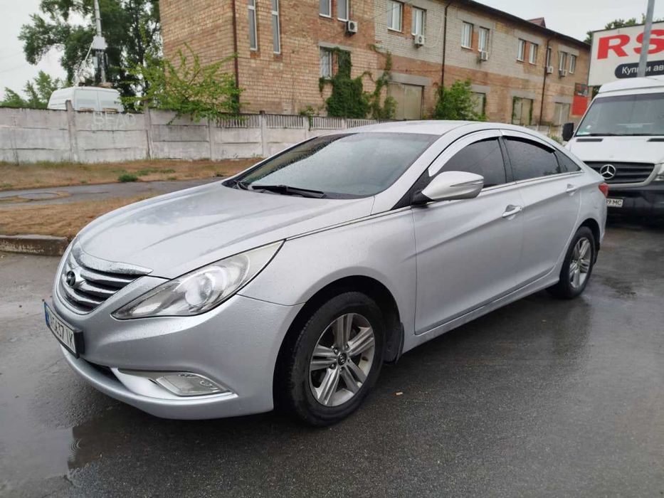 Комфортний автомобіль Для таксі та власних потреб