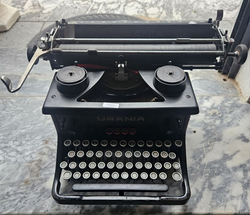 Máquina de escrever Urania