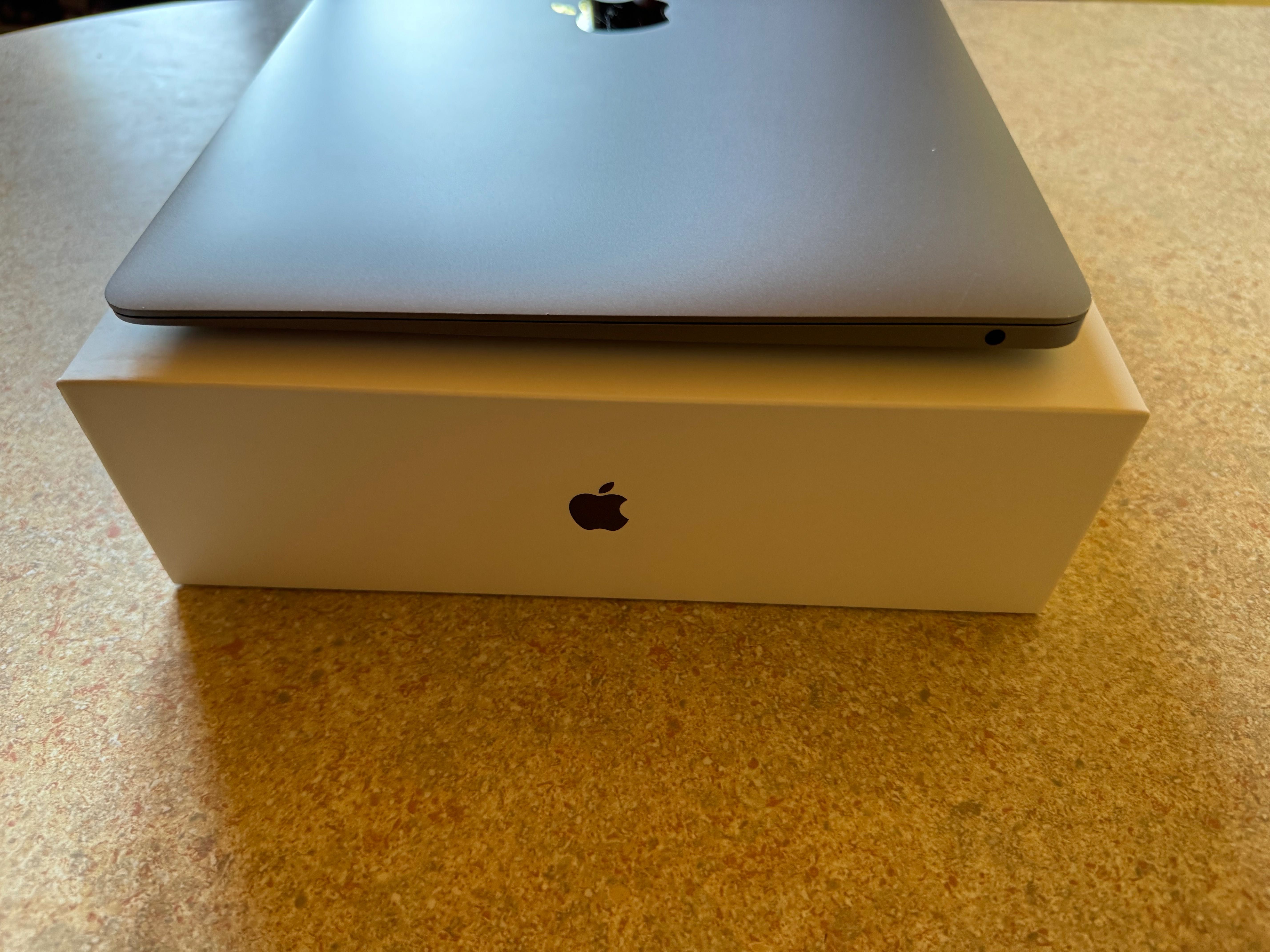 MacBook Air 13, 8GB, 512 SSD, Intel Core i5,2020