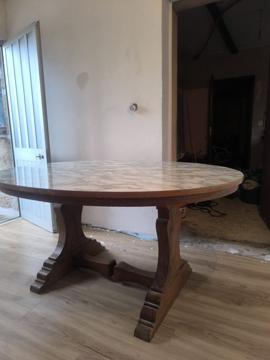 Mesa de cozinha em madeira