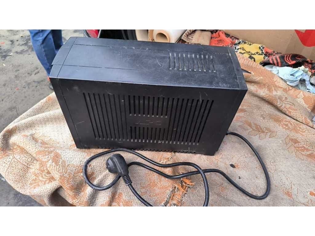 Бесперебойник ДБЖ APC Back-UPS RS 1100 (BR1100CI-RS)