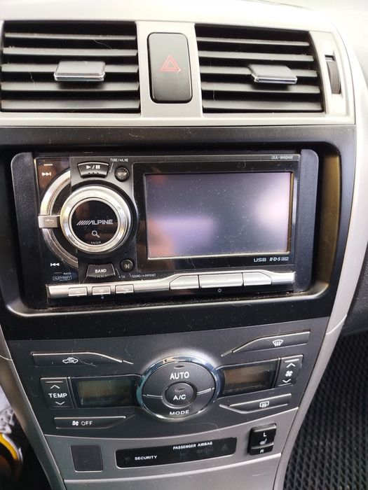 Продам 2 din Alpine магнитолу .