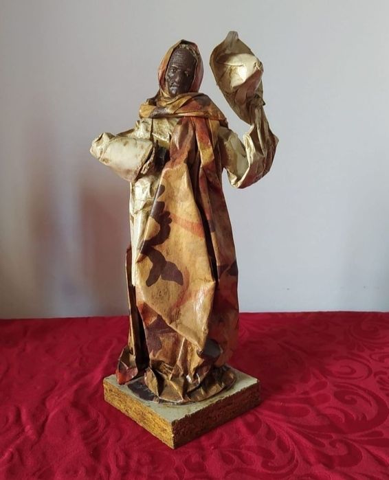 Escultura em papel marche