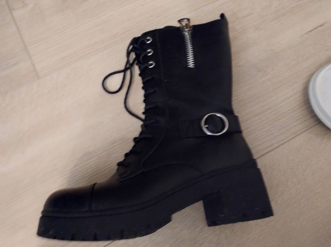 Czarne botki zimowe z Deichmann