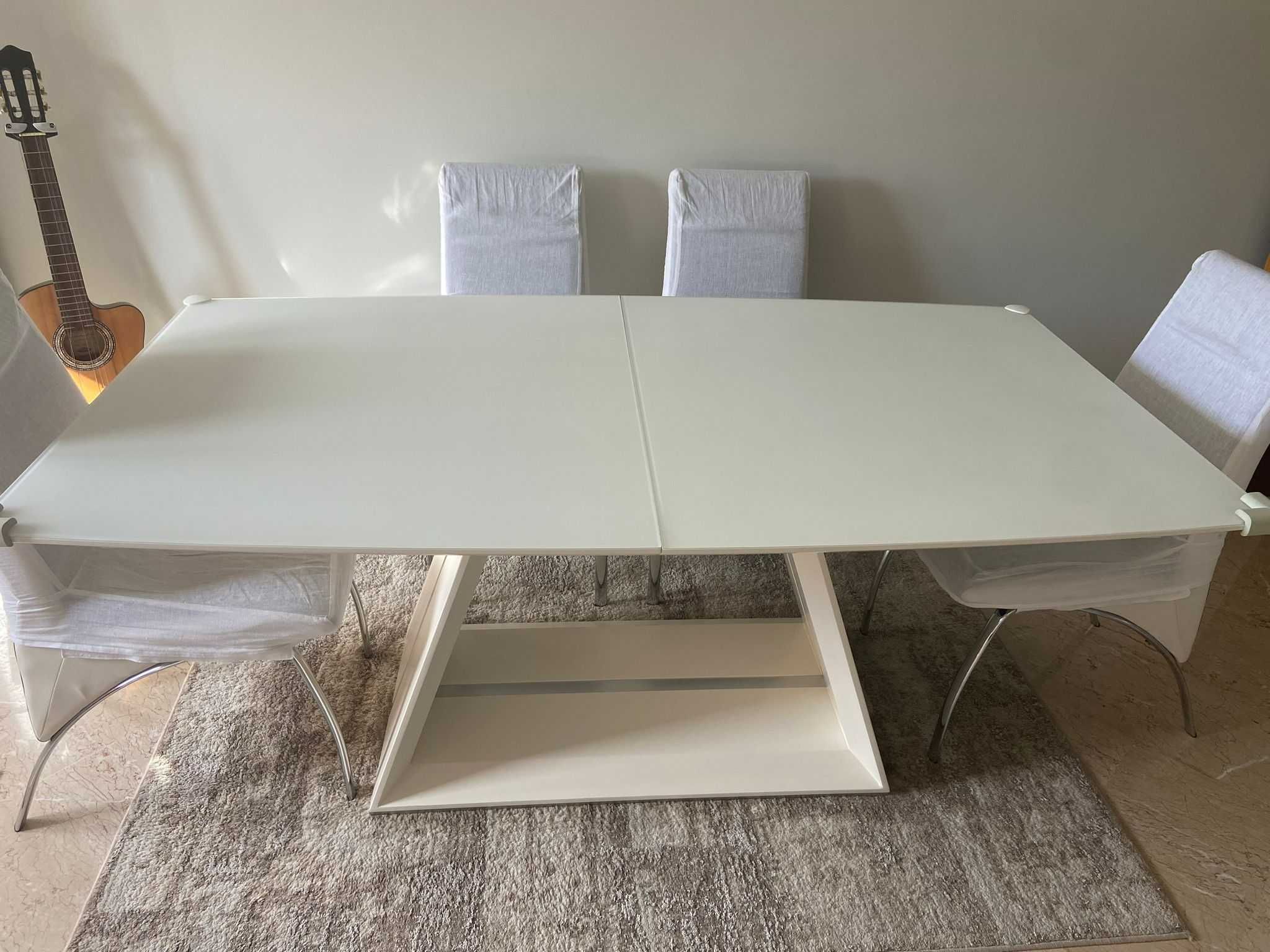 Mesa de jantar extensível branca 240/180cm