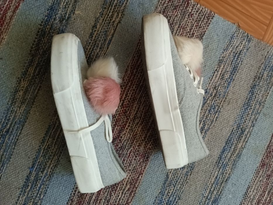 Tênis com pompons Pull&Bear