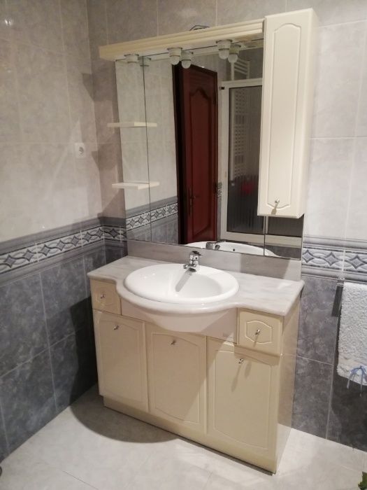 Móvel de Casa de Banho com Espelho