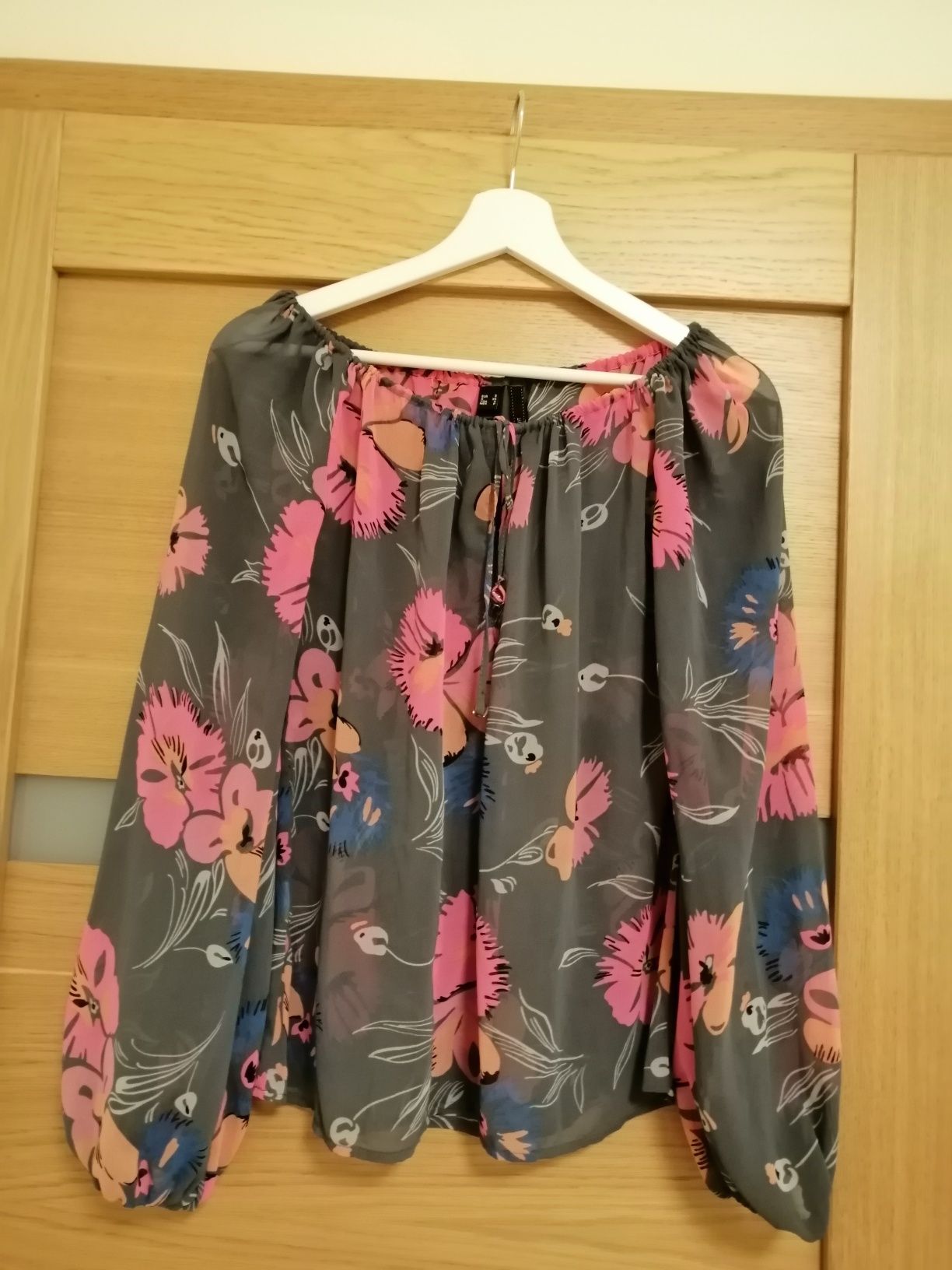 Bluzka damska w rozmiarze 36S