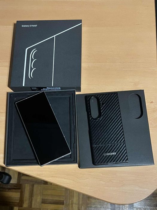Samsung z fold 7 ( 512 gb ) 1650 euros negociável