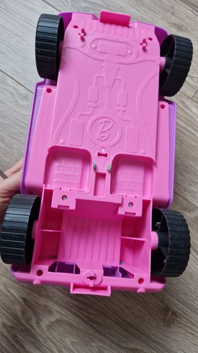 Samochód Jeep Barbie jak nowy
