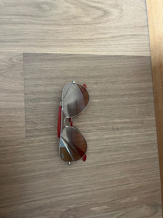 Óculos de sol rayban vermelhos