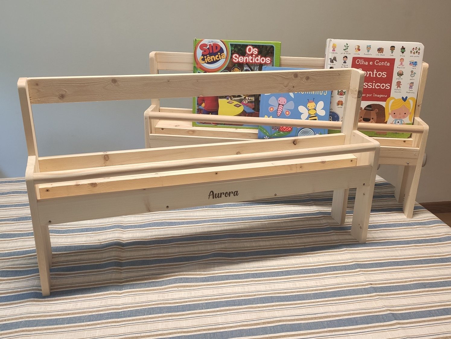 Estante biblioteca Montessori para crianças