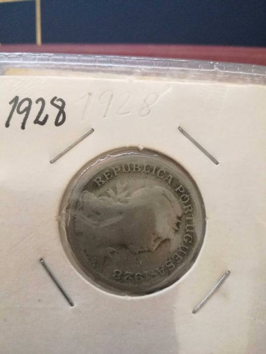 Vendo moedas portuguesas de 50 centavos.