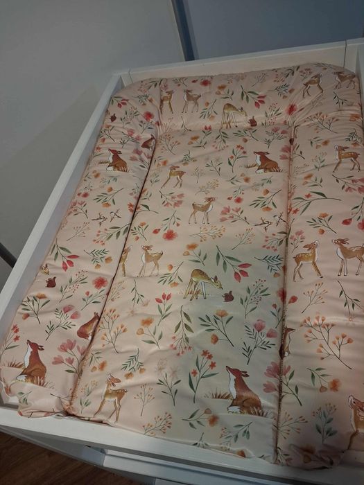 Zestaw dla noworodka: łóżeczko, przewijak i inne