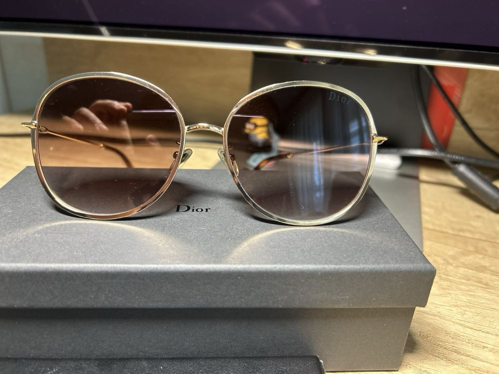 Солнцезазитные очки Dior
