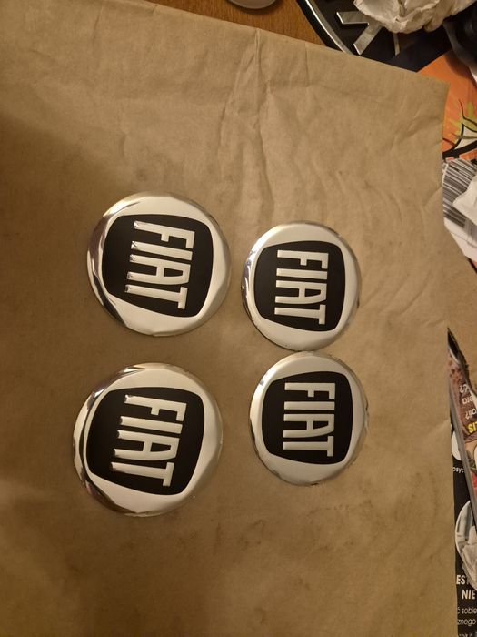 naklejki na  kołpaki alu felg  do Fiata czarne logo   średnicy 59mm