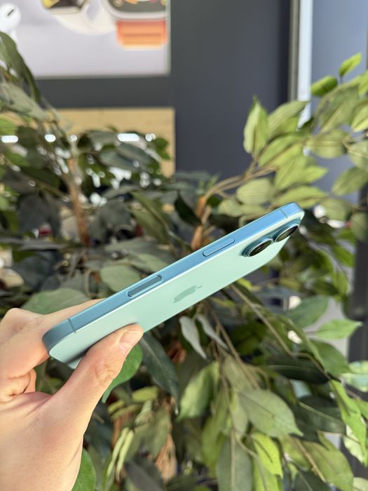 iPhone 16 256GB Teal