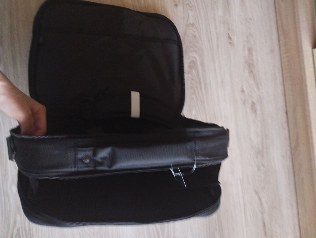 Oddam torbę na laptopa