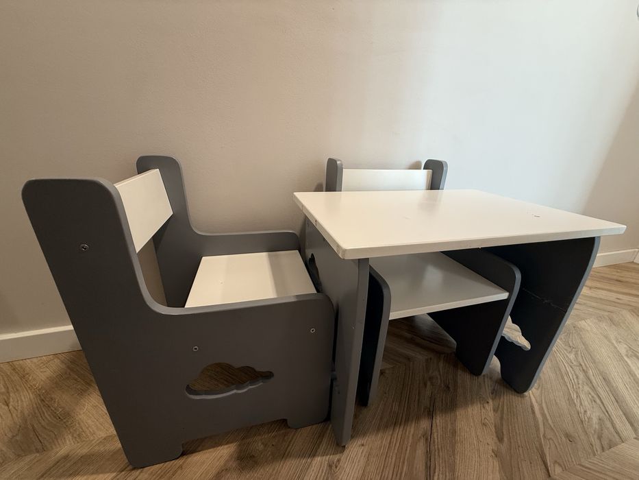 Komplet meblowy stolik i krzesełka pokój dziecięcy