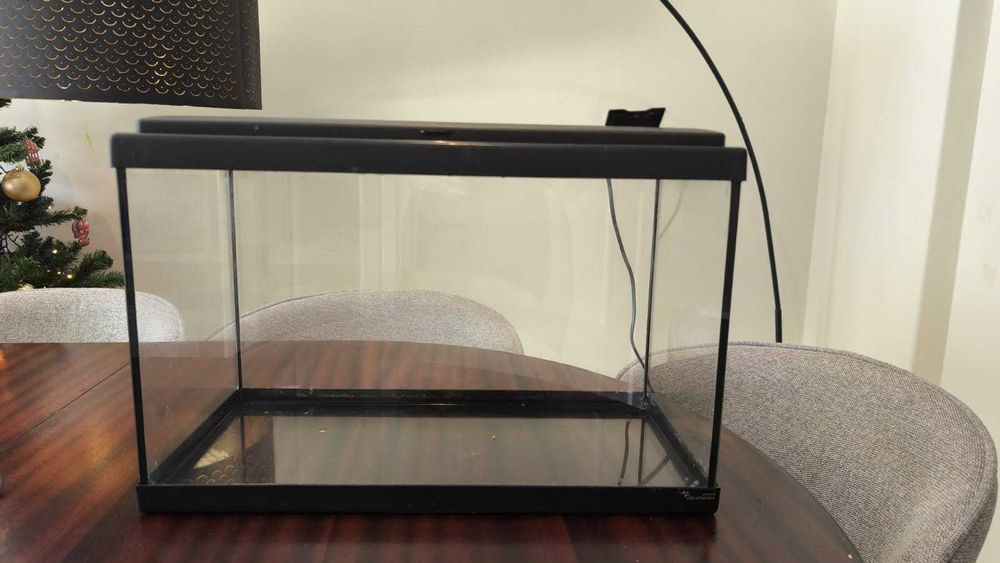 Aquário 45 litros com tampa e luz