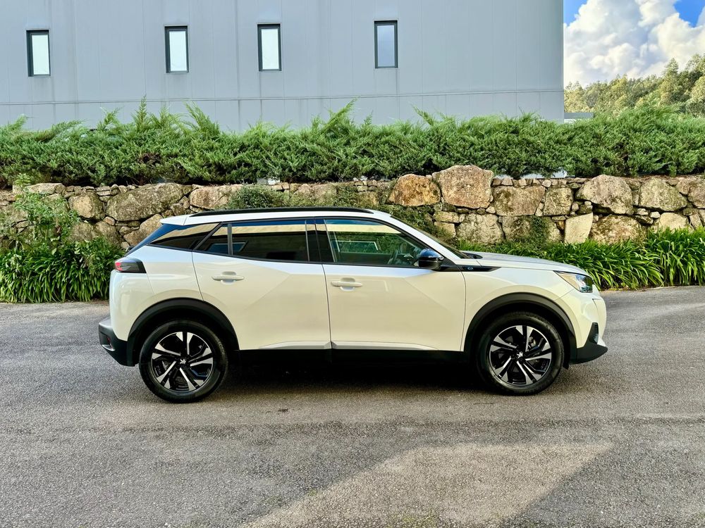 Peugeot e 2008 praticamente novo