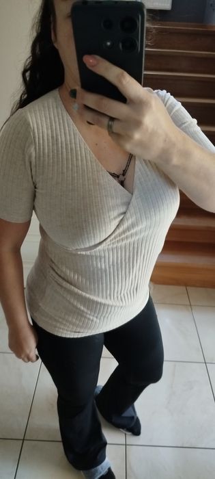 Bluzka prążek z dekoltem